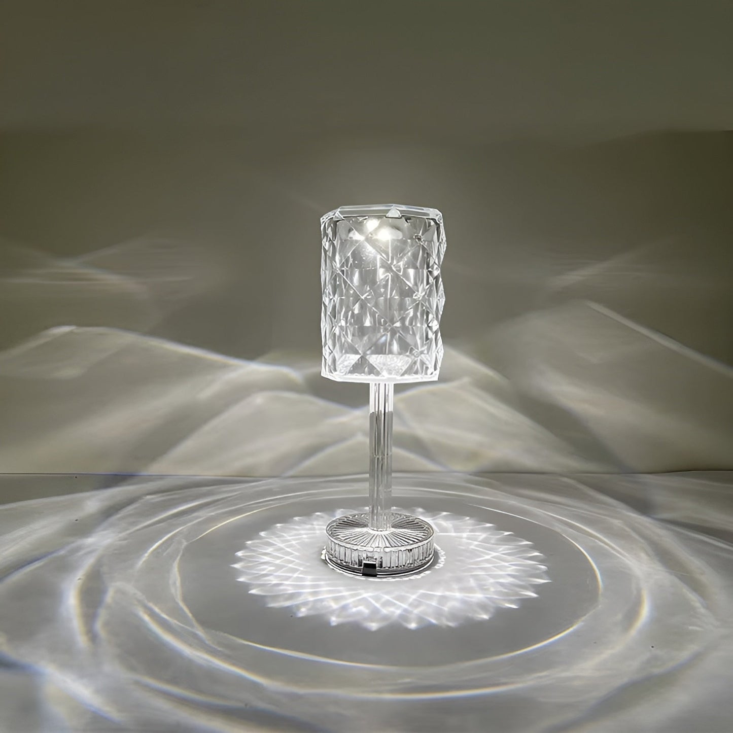 Ledsen™ SparkleLamp: Elegant Lysende Krystal Diamant Funkle Lampe