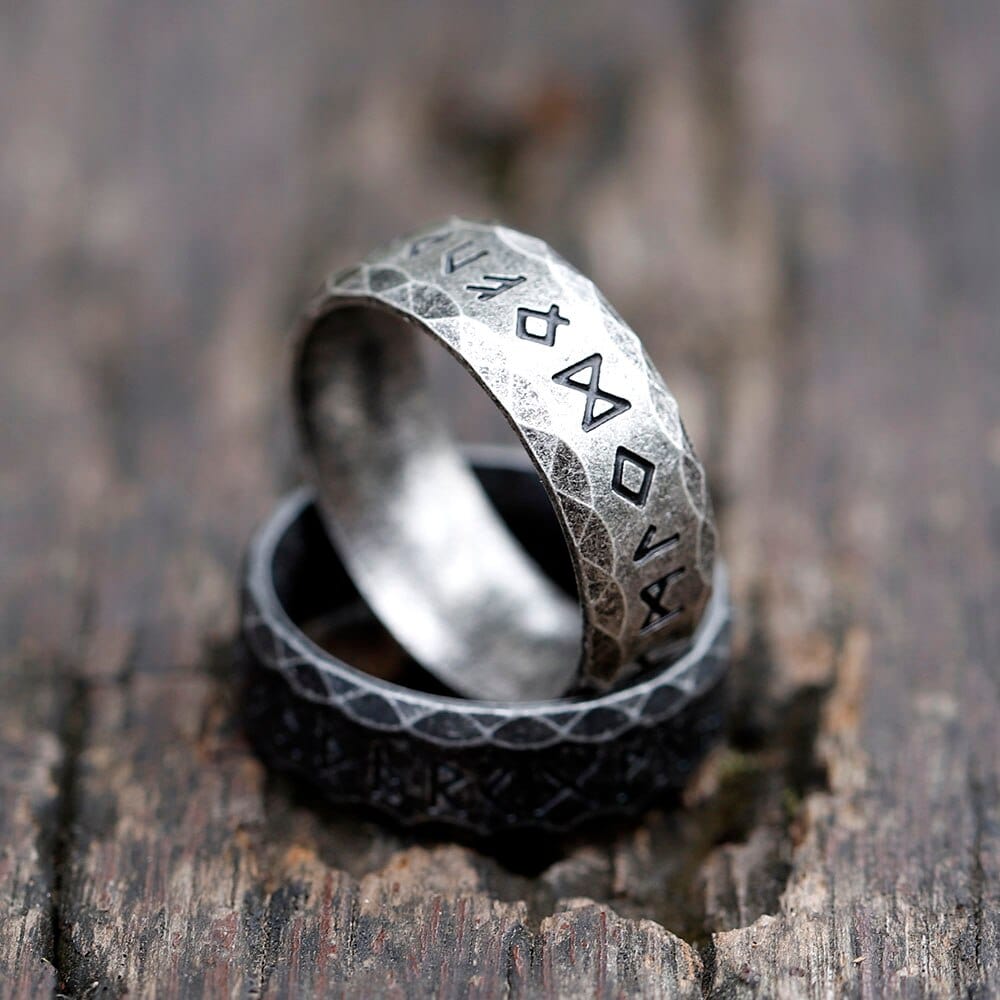 Viking ring med runer og visdomsmotiv