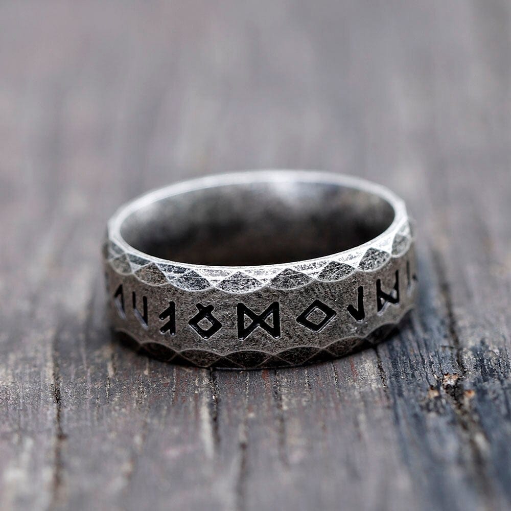 Viking ring med runer og visdomsmotiv
