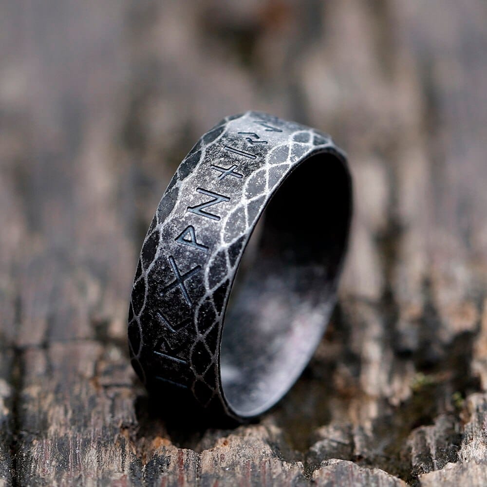 Viking ring med runer og visdomsmotiv