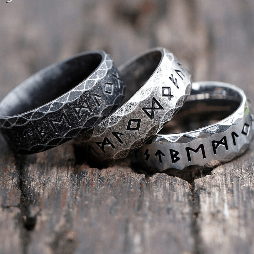 Viking ring med runer og visdomsmotiv