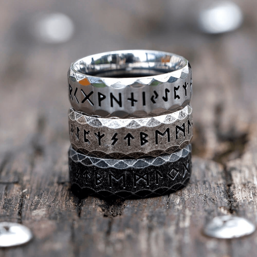Viking ring med runer og visdomsmotiv
