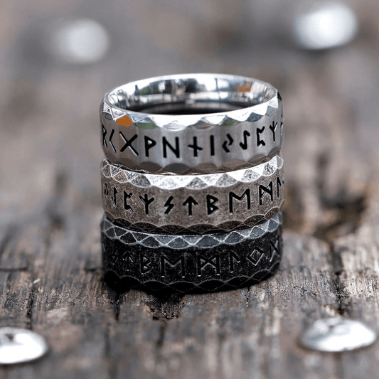 Viking ring med runer og visdomsmotiv