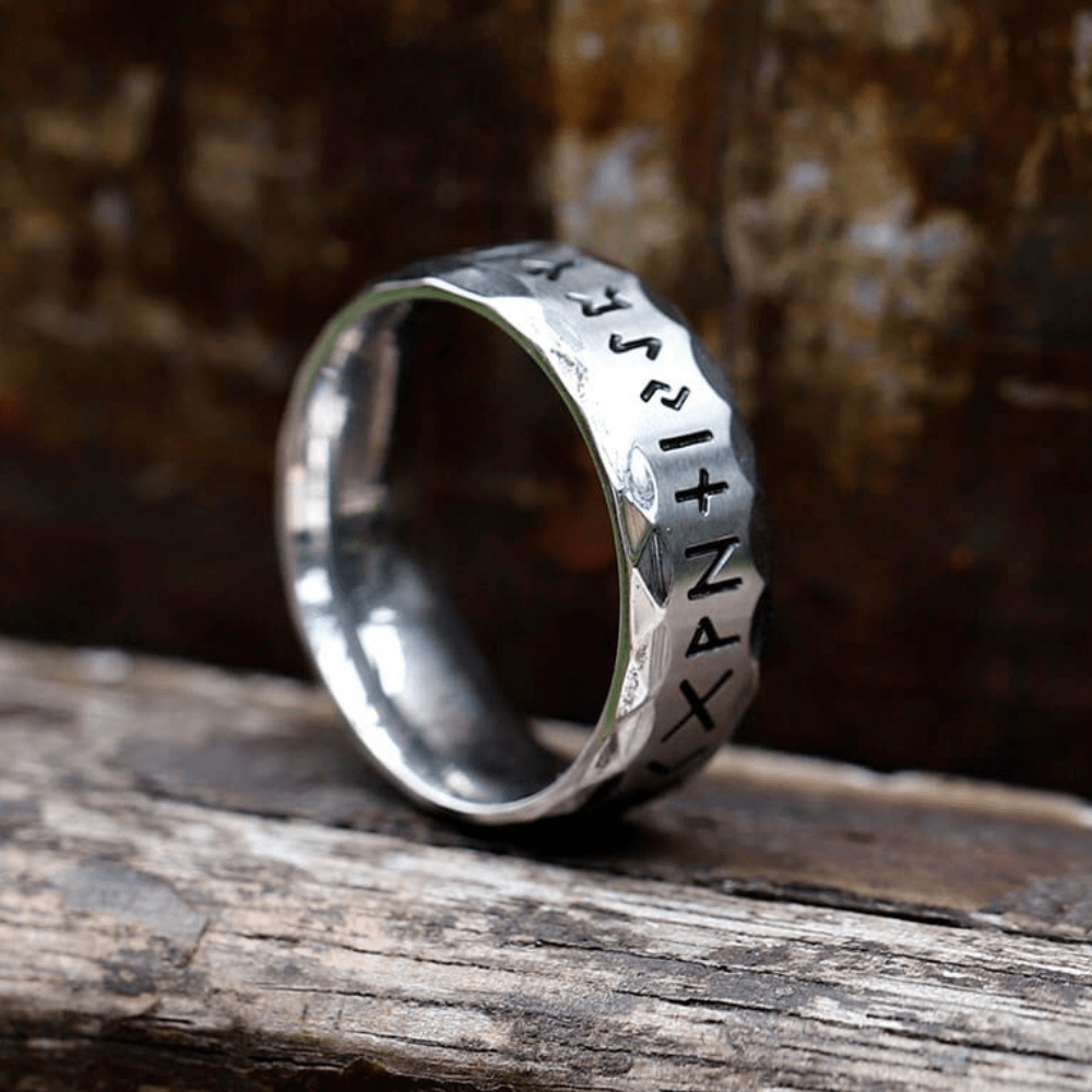 Viking ring med runer og visdomsmotiv