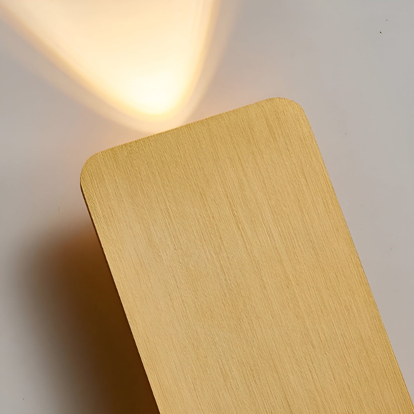 Elegant LED-væglampe med dobbel oplysning og stilrent design