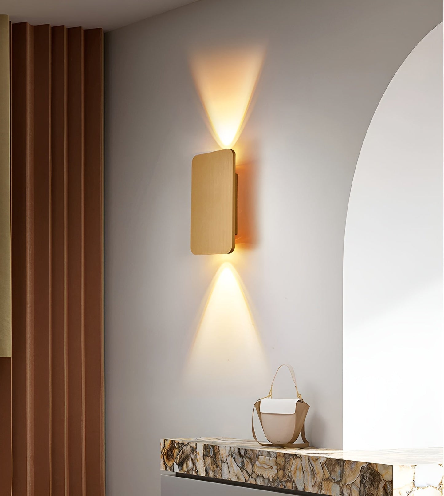 Elegant LED-væglampe med dobbel oplysning og stilrent design
