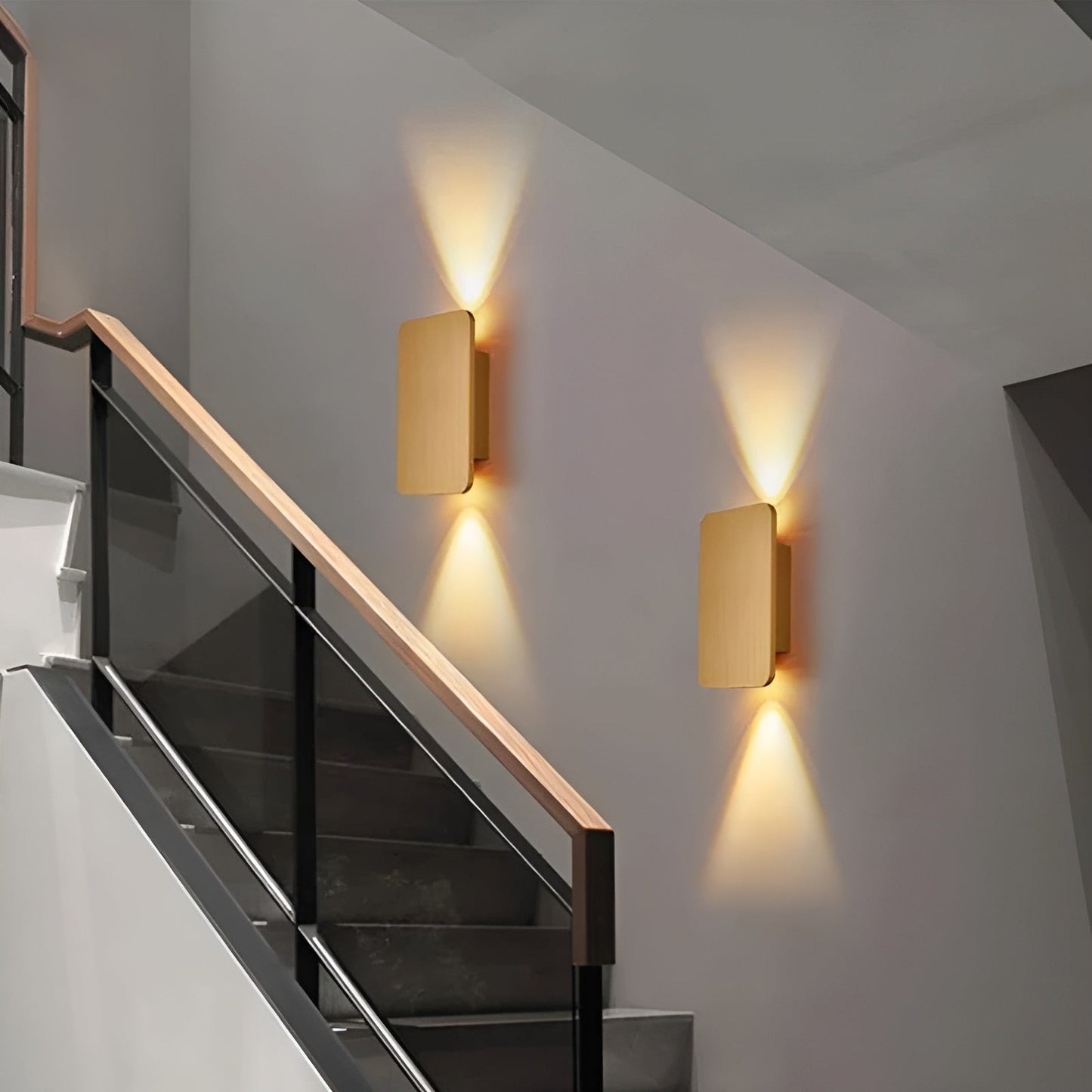 Elegant LED-væglampe med dobbel oplysning og stilrent design