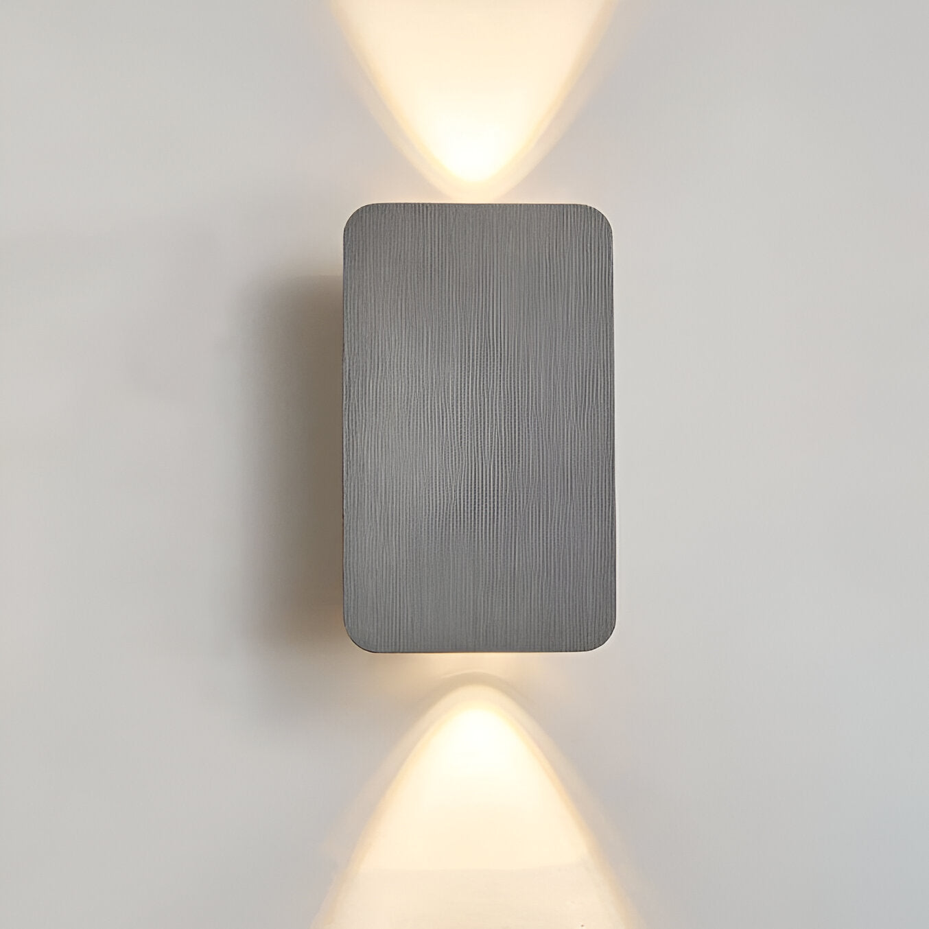 Elegant LED-væglampe med dobbel oplysning og stilrent design