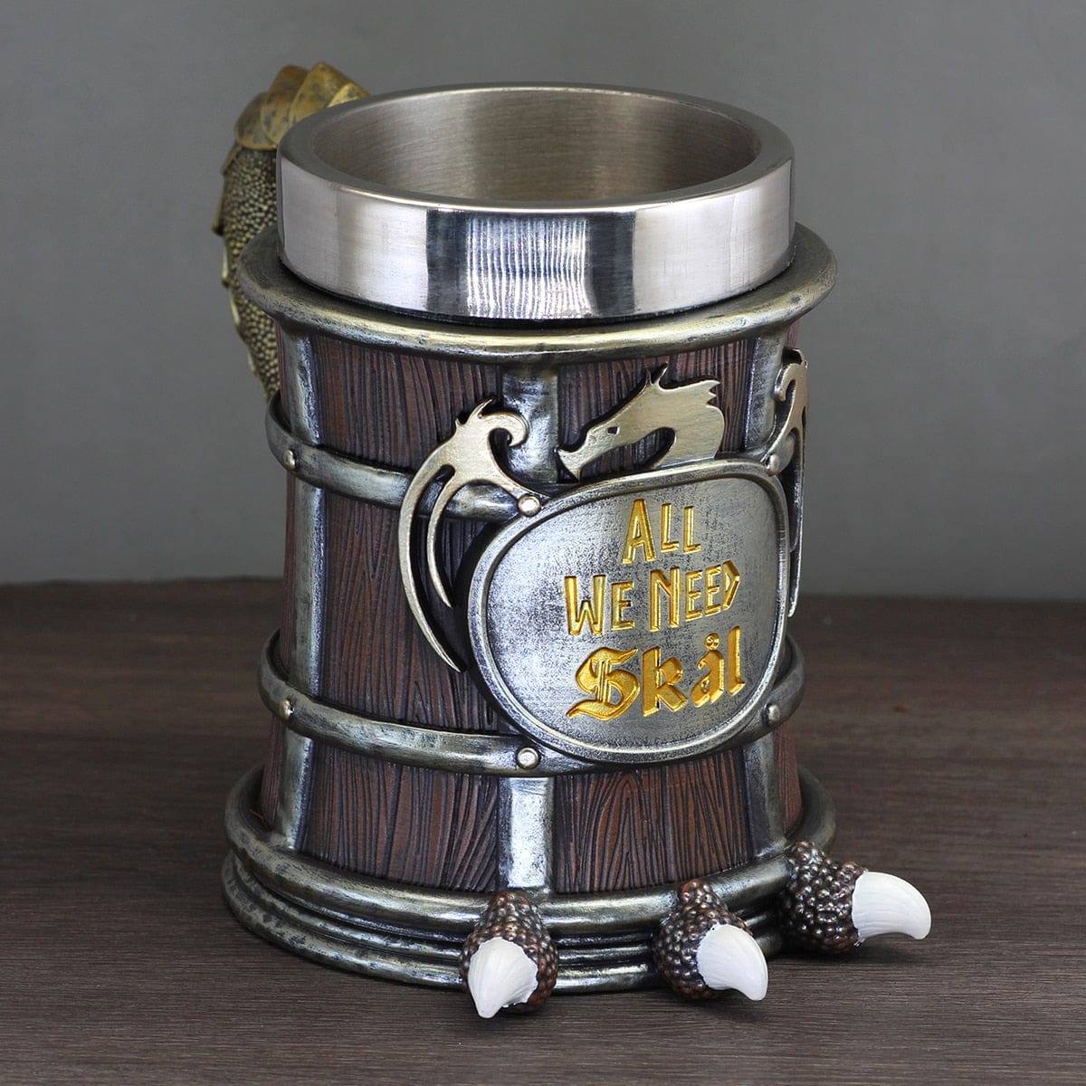 Vikingekrus med fantasifuldt skælinspireret design i resin