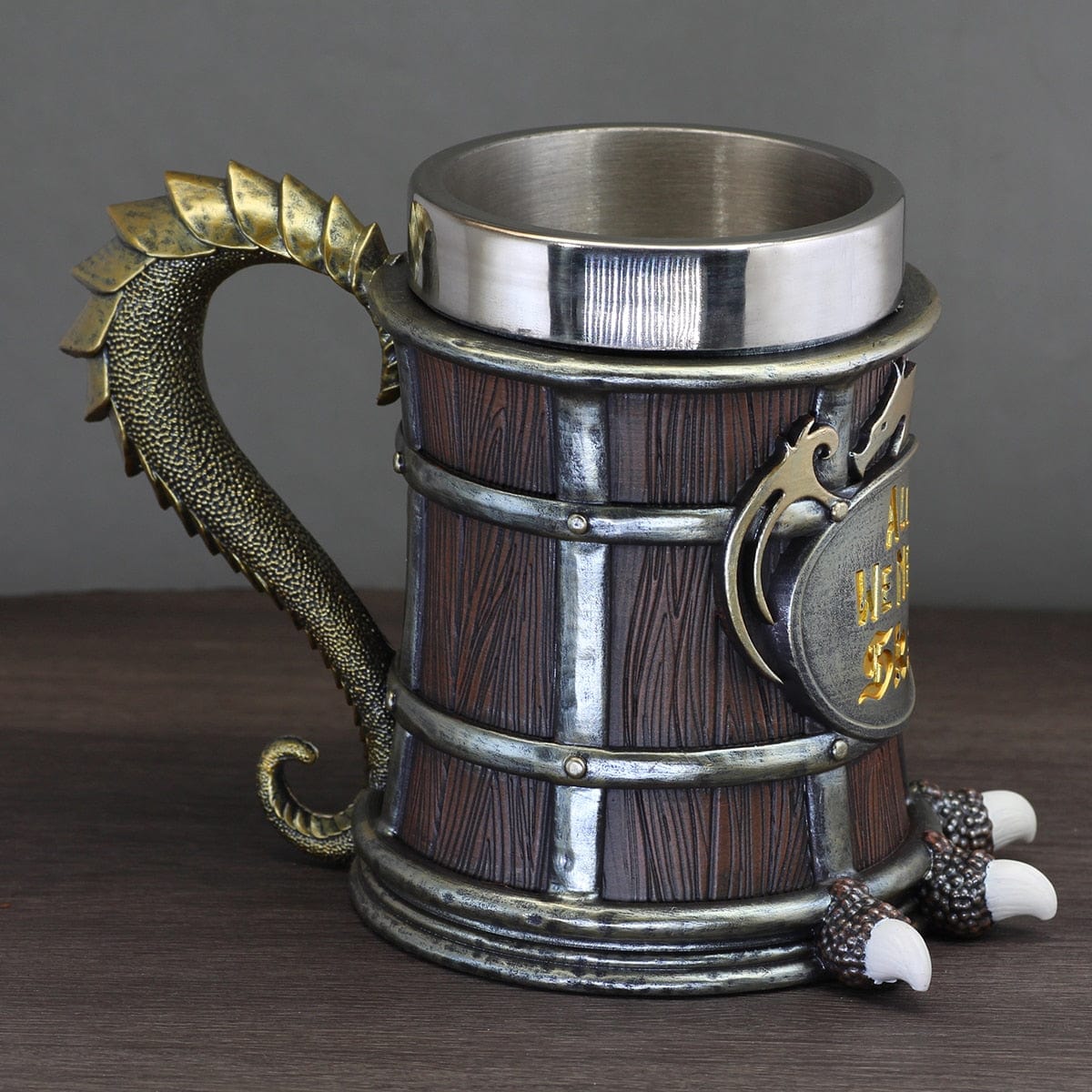 Vikingekrus med fantasifuldt skælinspireret design i resin