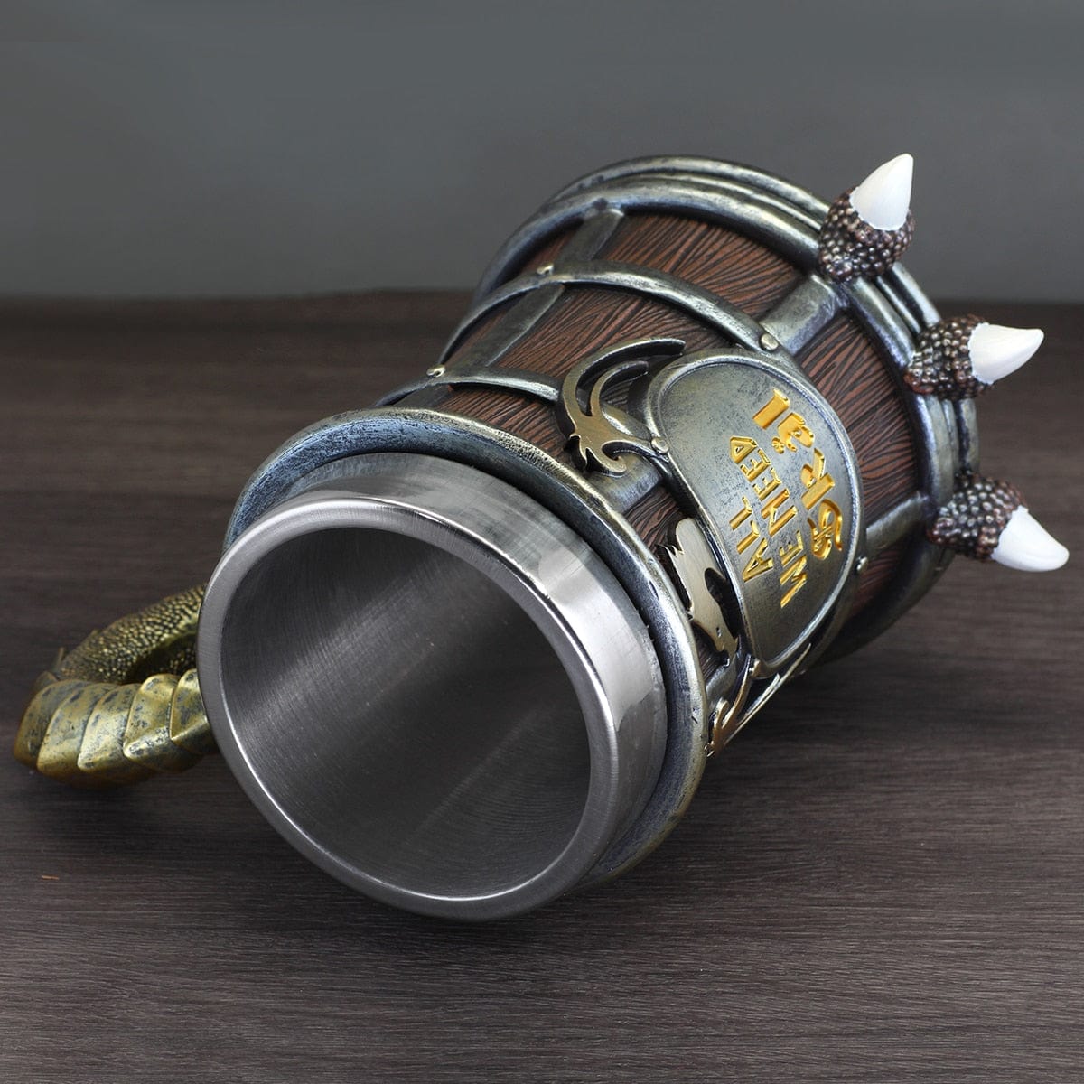 Vikingekrus med fantasifuldt skælinspireret design i resin