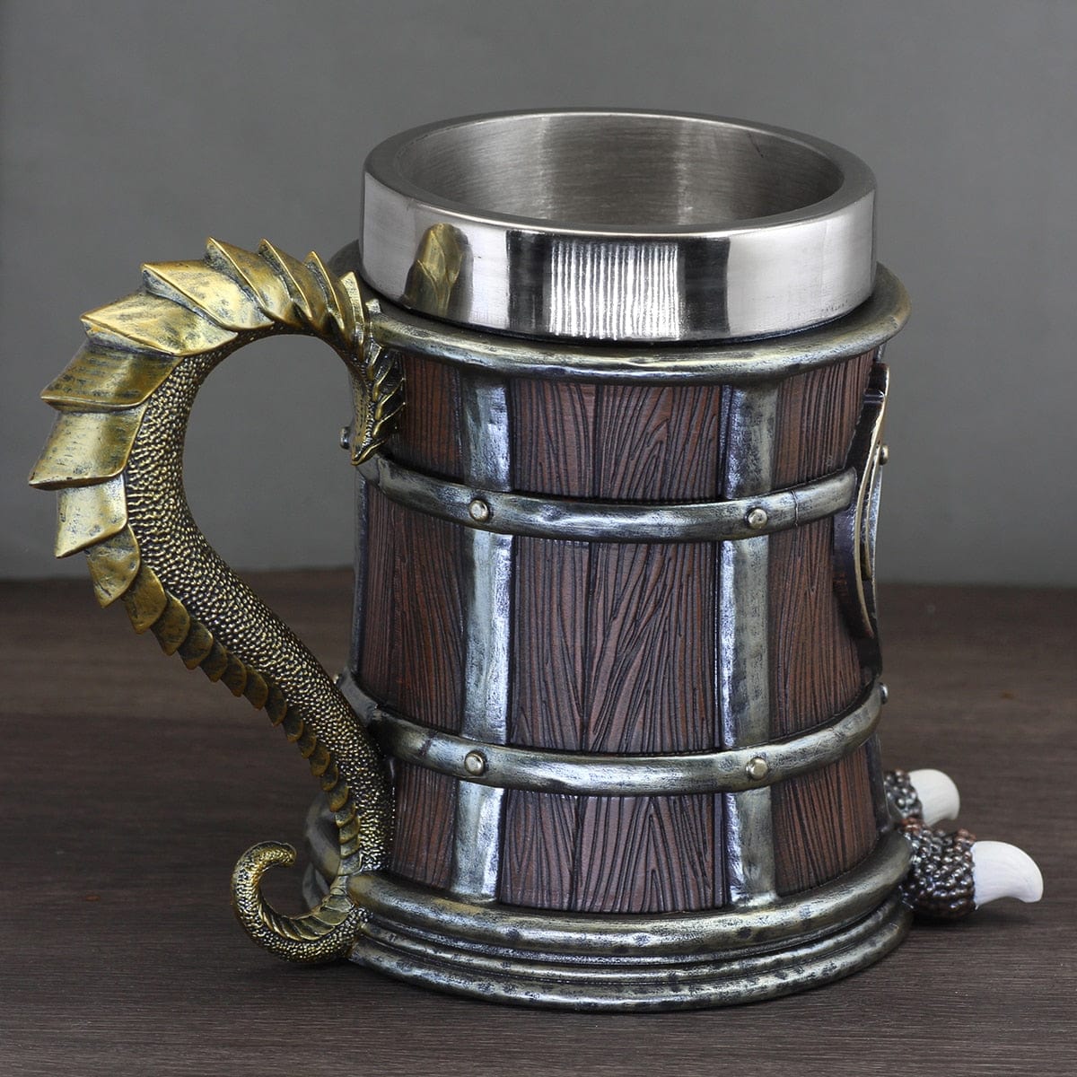 Vikingekrus med fantasifuldt skælinspireret design i resin