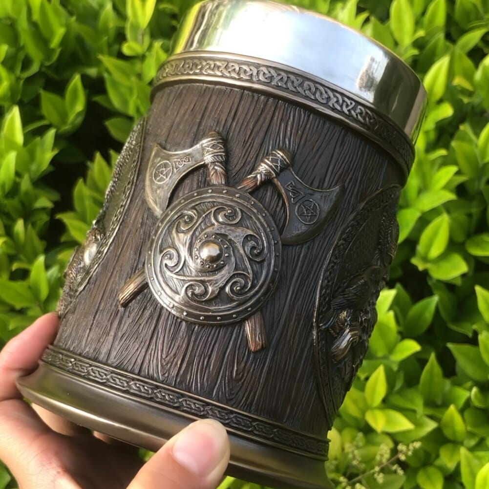 Vikingekrus med rejse-inspireret mytologisk design