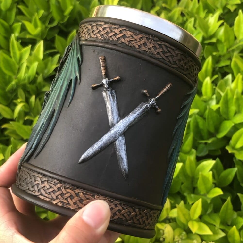 Vikingekrus med drageinspireret Nidhogg-motiv