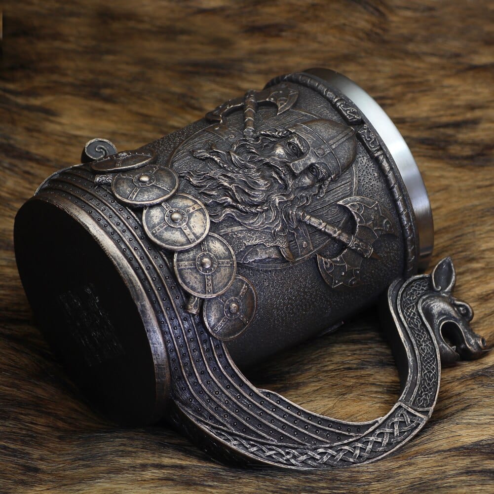 Vikingekrus med Odin-inspireret drakkar-design