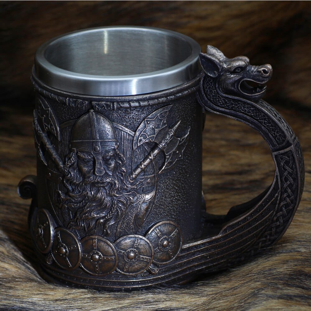 Vikingekrus med Odin-inspireret drakkar-design