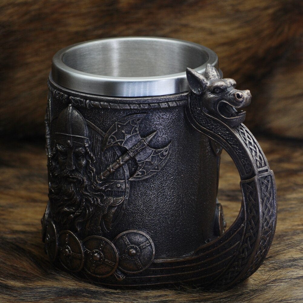 Vikingekrus med Odin-inspireret drakkar-design