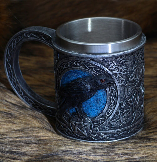 Vikingekrus med øje-inspireret nordisk design