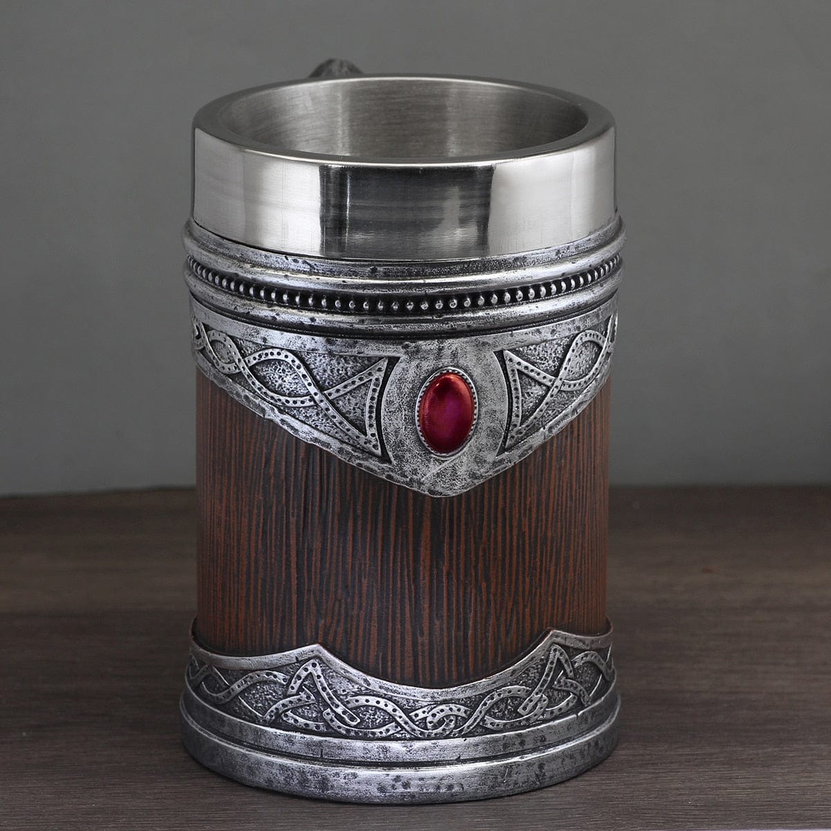 Vikingekrus med drageinspireret design i resin