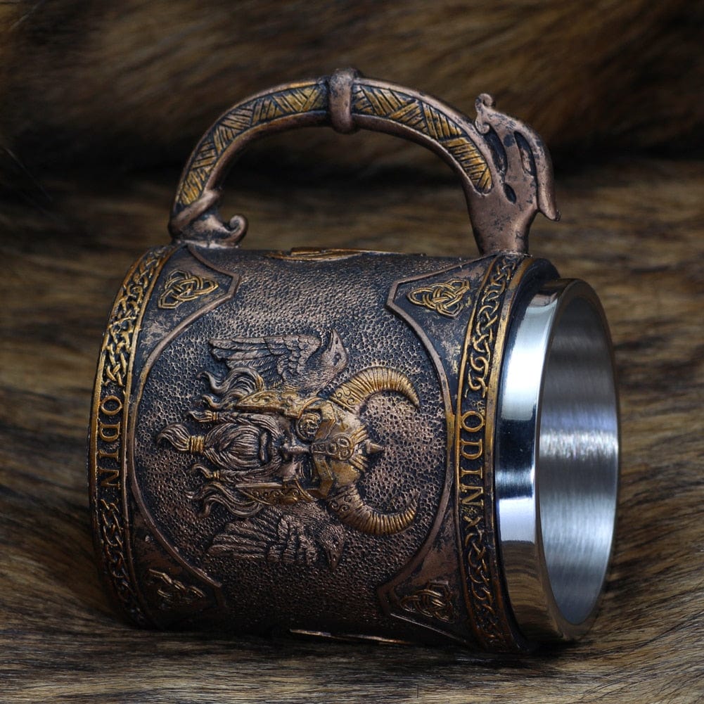 Vikingekrus med øje-motiv i nordisk stil