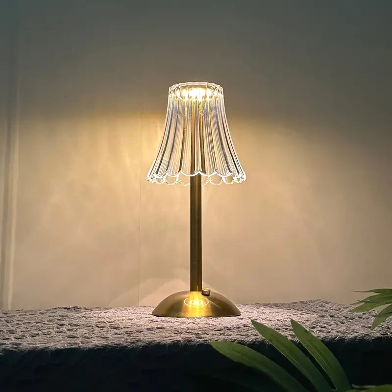 Bordlampe – Raffineret Udtryk og Fleksibel Lysstyrke