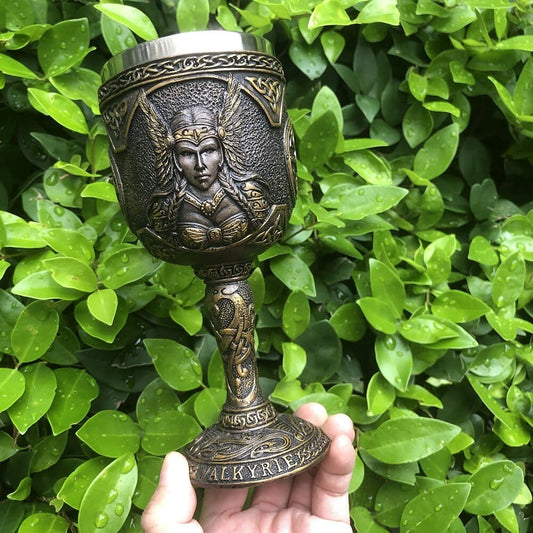 Vikingeglas med valkyrie-inspireret dekoration