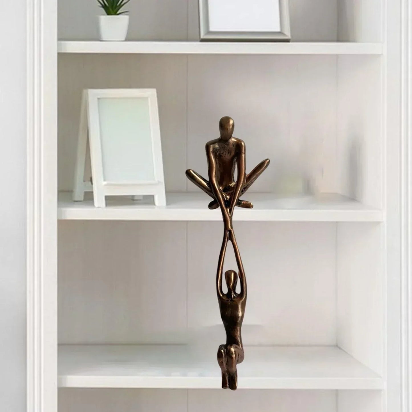 Tidløs skulptur for kærlighed og styrke