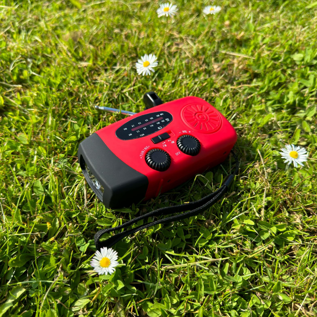 Nødradio med håndsving og solpanel