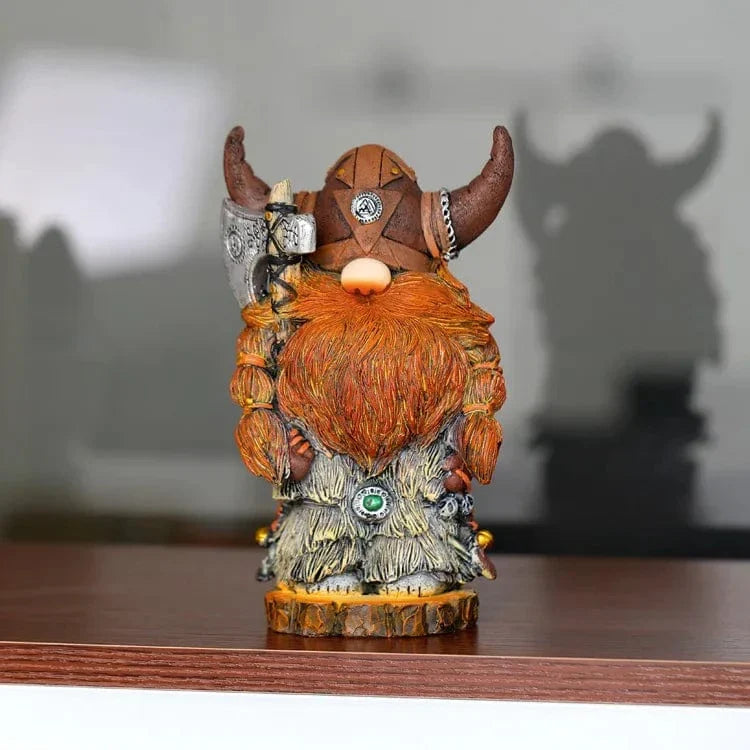 Stor statue af vikingekriger med rustning